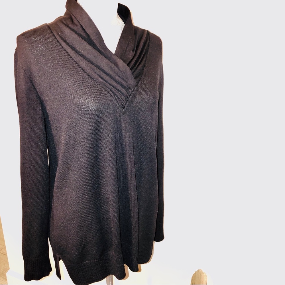 St. John Sport navy knit sweater EC MEDIUM